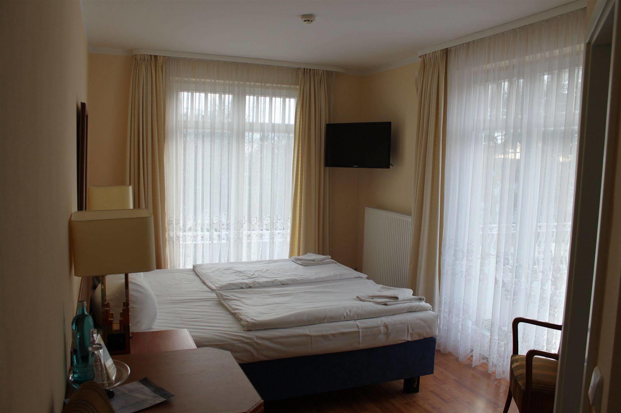 Hotel Stolteraa Rostock Exterior foto